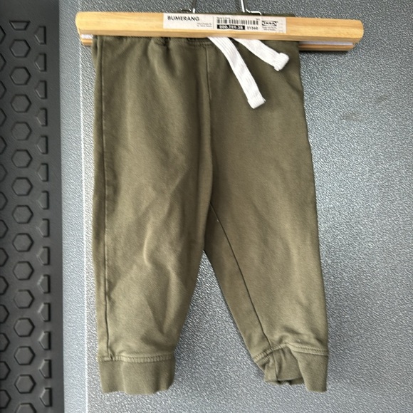 Tommy Bahama spiked dinosaur hoodie & sweatpants Sz 12 months - Picture 3 of 10